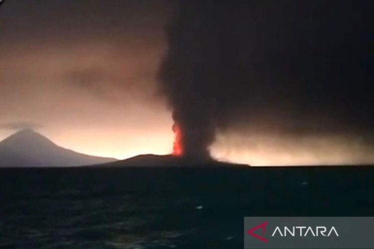 Badan Geologi: Abu vulkanik Anak Krakatau tersebar ke lima provinsi